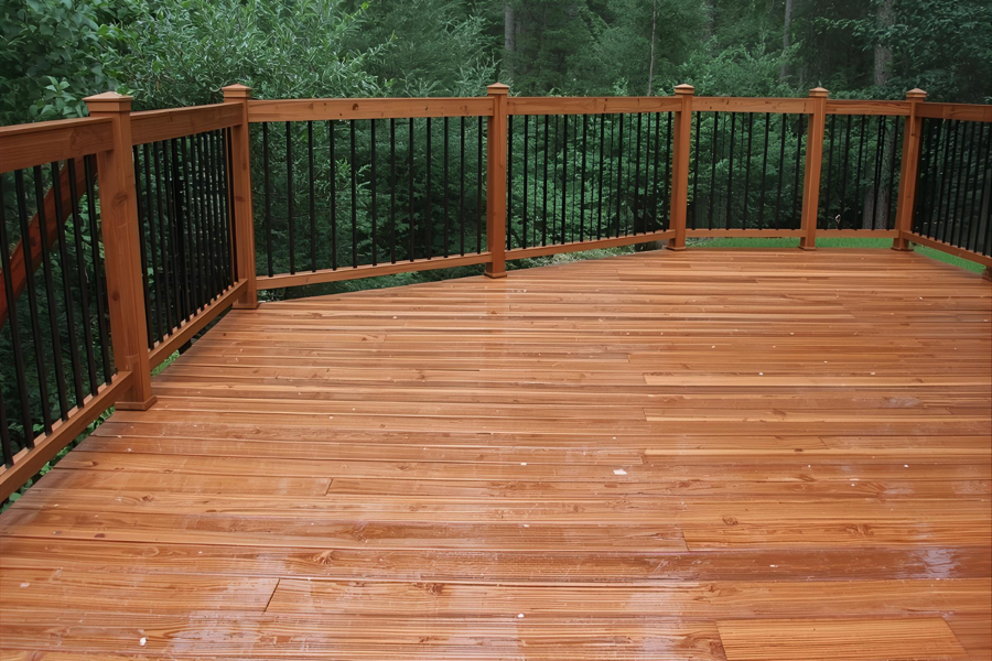 Sammamish outdoor deck space with built-in seating and railing